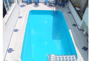 Hellas Privát Agia Marina, Eksteriør